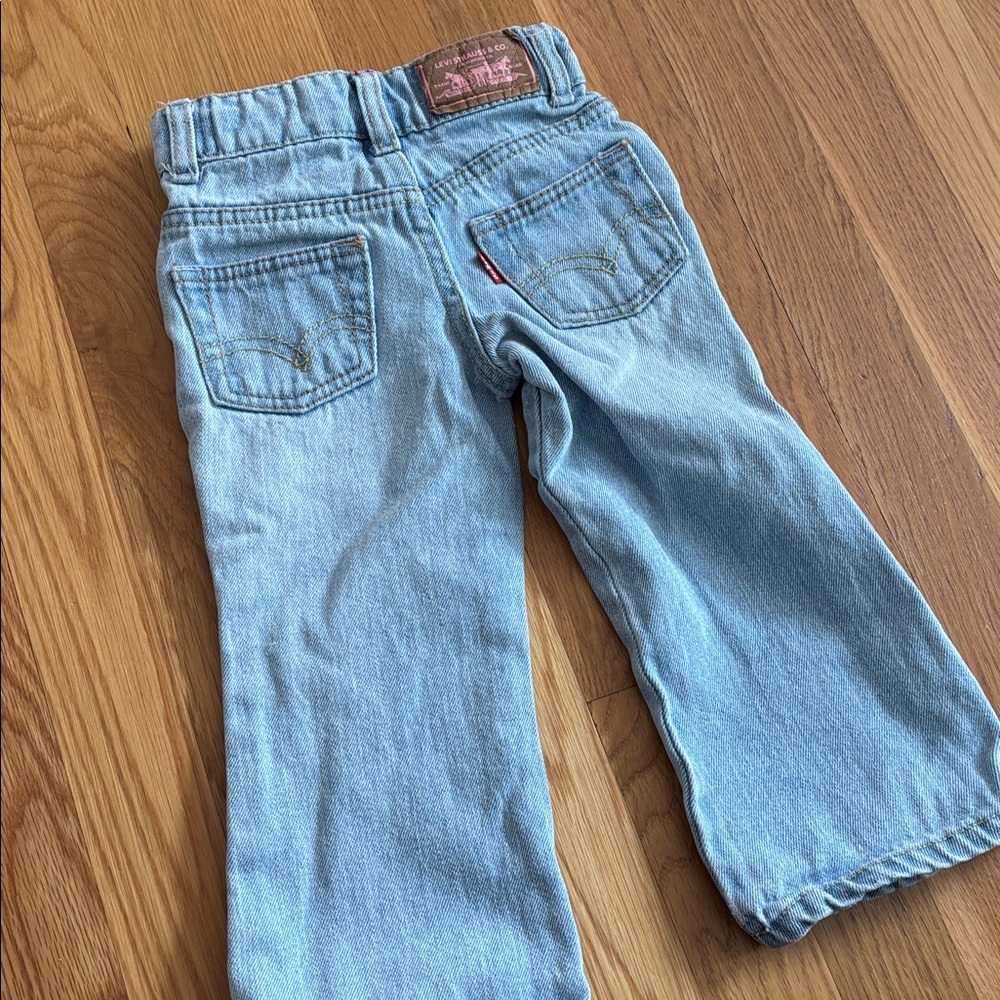 2T Levi’s 517 Flare Leg Light Wash Denim Jeans - Picture 4 of 8